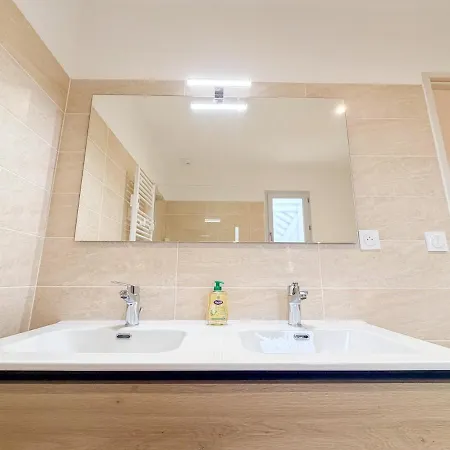 Les Oiseaux, Maison De 3 Et Climatisation *